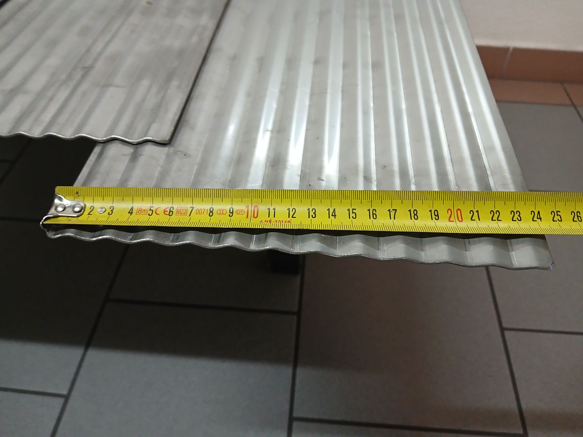 Niro Trennblech aus Edelstahl mit präzisen Maßangaben für Mauertrockenlegung